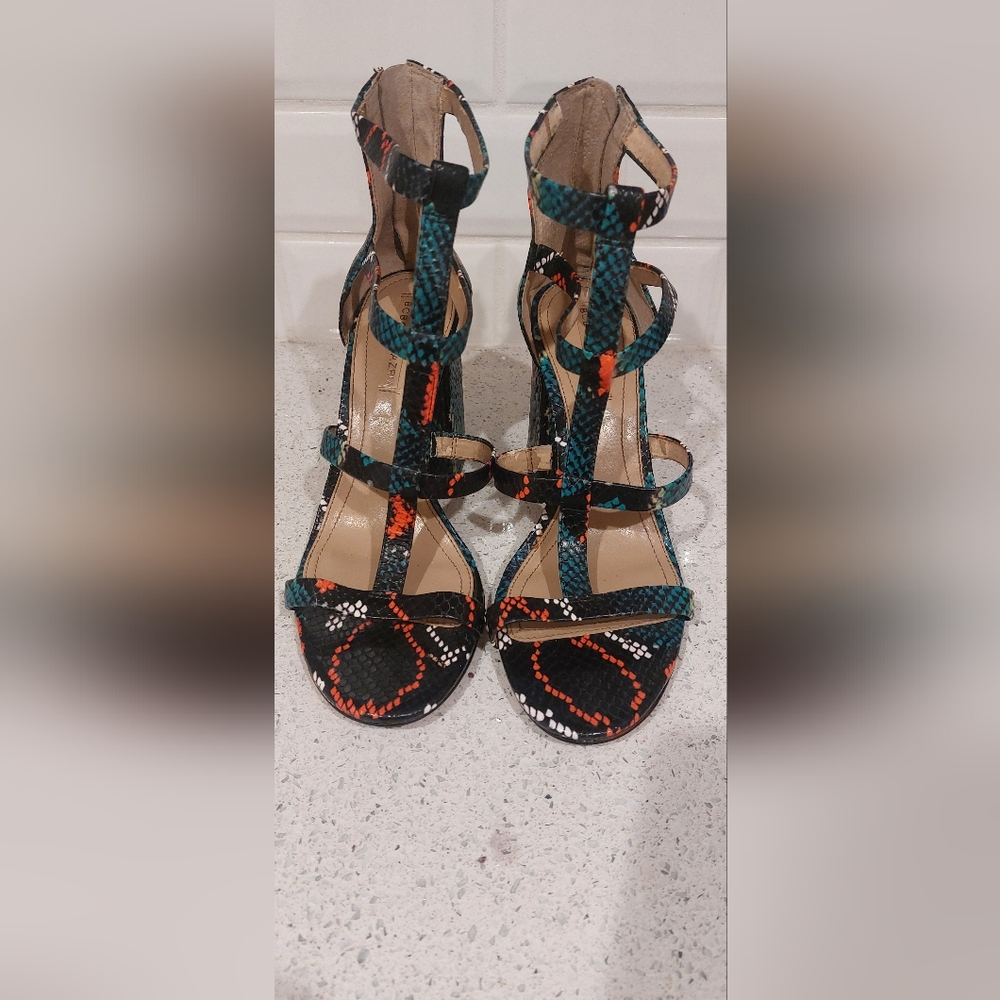 BCBGMAXAZRIA Parley block heel 8.6